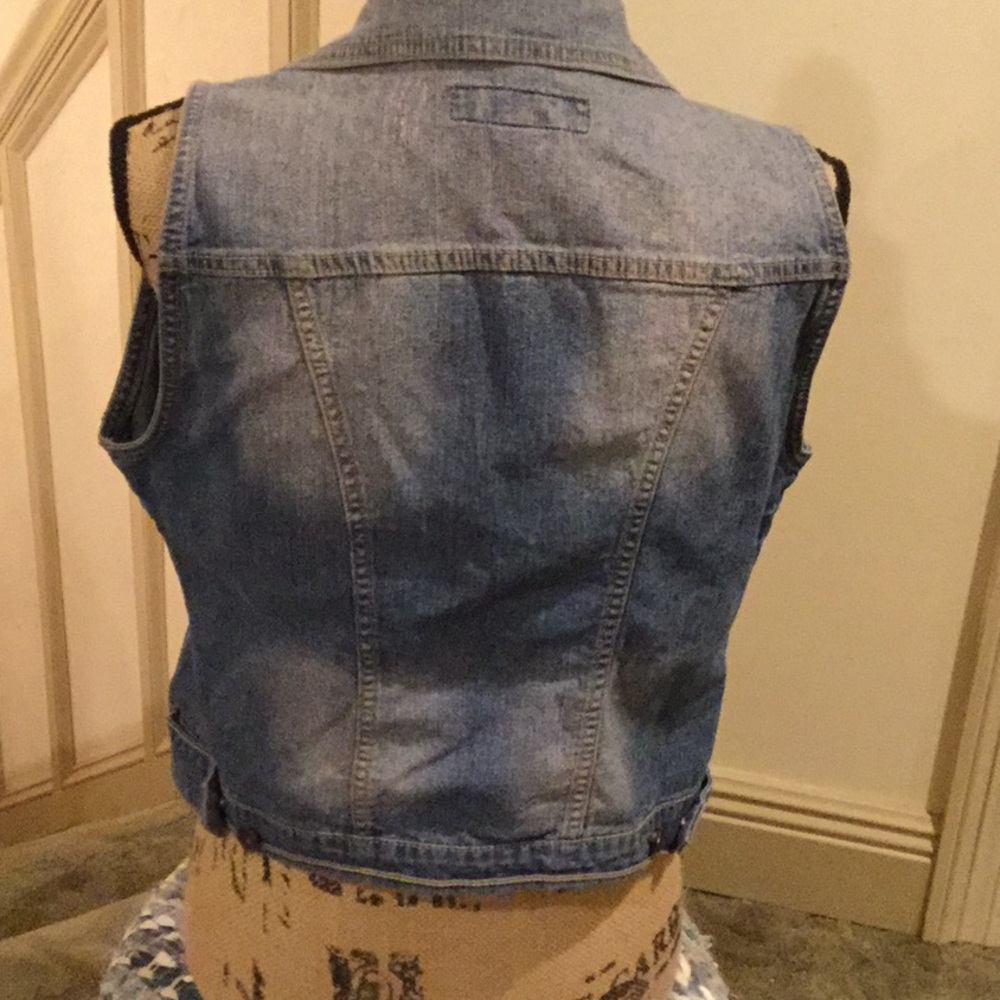 Vest - Picture 2 of 4